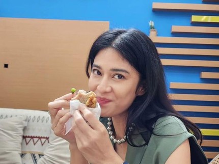Terpopuler: Kisah Dian Sastrowardoyo Jadi Mualaf