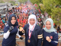 Gubernur Khofifah Lepas 8.041 Peserta Gerak Jalan Mojokerto-Surabaya 2023