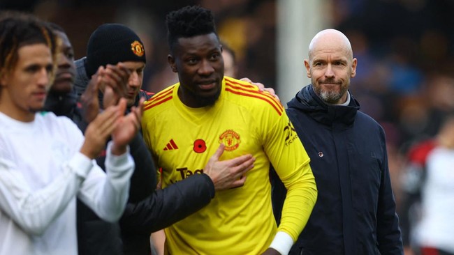 Kiper Andre Onana menuai pujaan suporter setelah Manchester United mengalahkan Fulham 1-0 pada matchday ke-11 Liga Inggris, Sabtu (4/11).