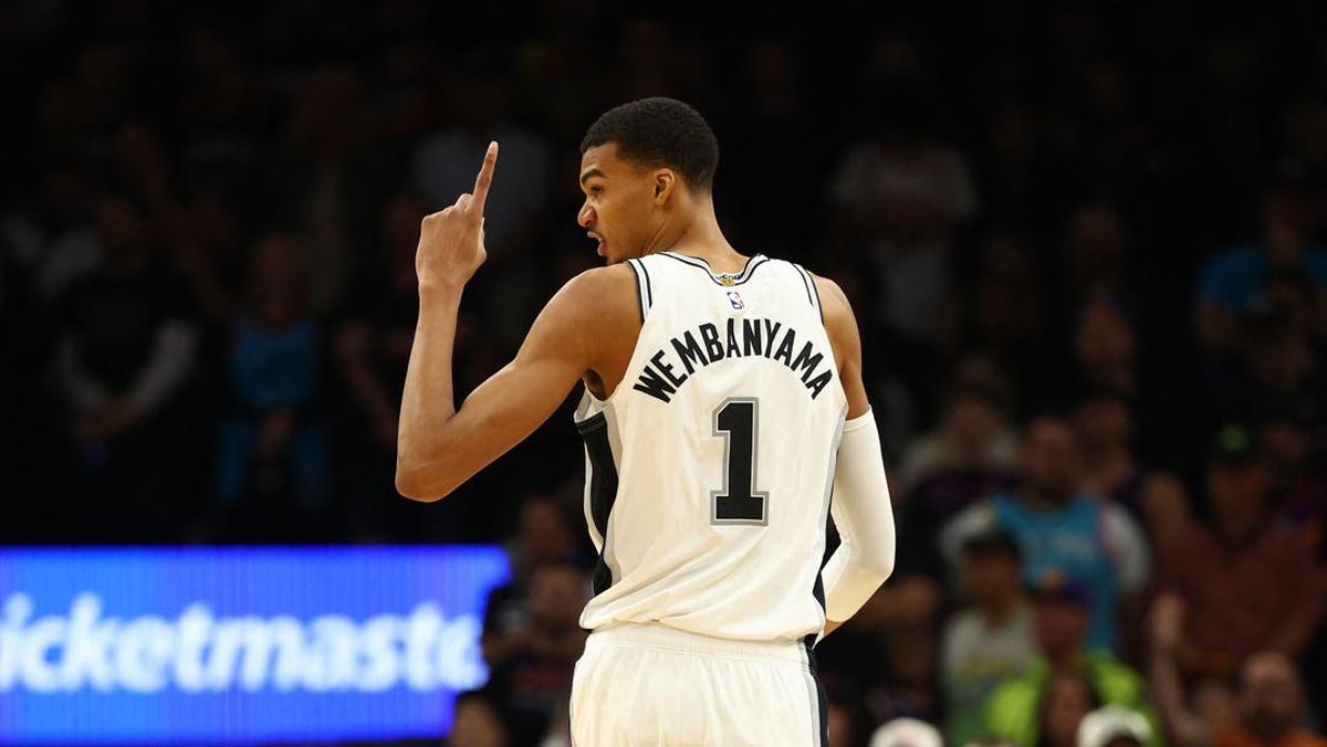 NBA BALLERS SRレア ビクター ウェンバンヤマ NBA BALLERS SRレア