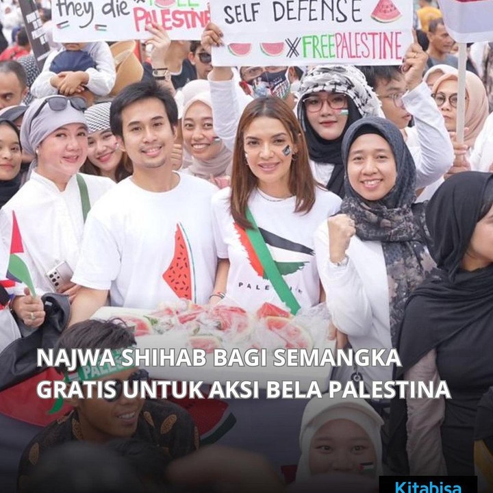<p>Tokoh public figure, Najwa Shihab, memiliki cara unik untuk mendukung Palestina di aksi bela kali ini. Najwa bersama CEO Kitabisa, Vikra Ijas, membagikan 1.000 semangka gratis kepada peserta Aksi Bela Palestina dan orang-orang yang ikut CFD. Semangka menjadi simbol Negara Palestina. (Foto: Instagram @najwashihab)</p>