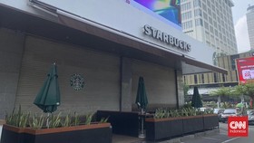 Aksi Bela Palestina di Monas, Starbucks dan McD Jalan Thamrin Tutup