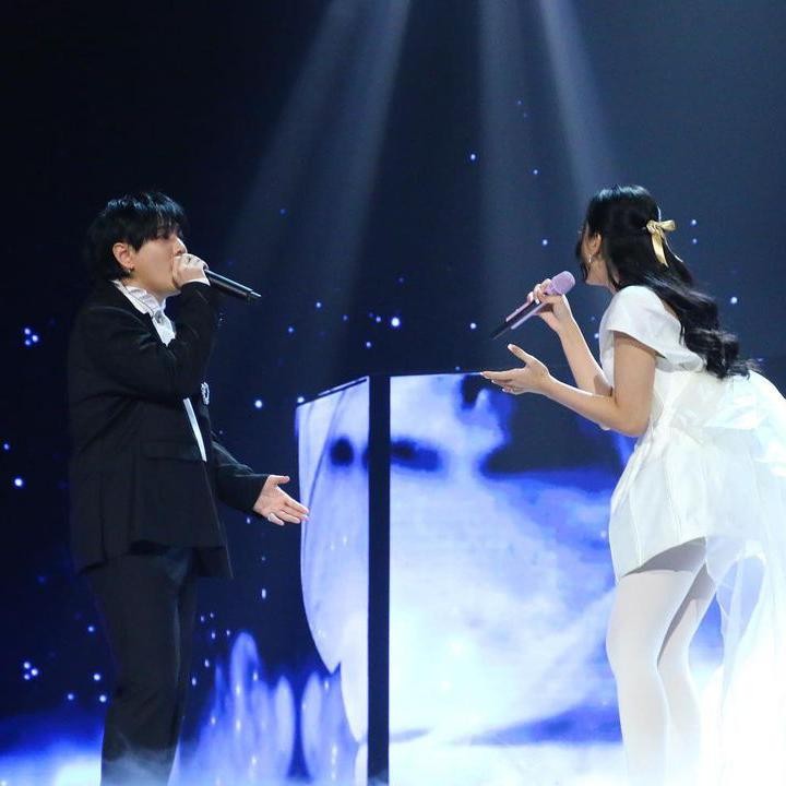 <p>Lyodra dan DK duet menyanyikan lagu Indonesia yang dipopulerkan oleh Lyodra, yakni <em>Sang Dewi.</em> Keduanya tampil memukau saat menyanyikan lagu ini, Bunda. (Foto: Instagram @_dong_ii)</p>