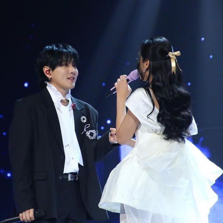 <p>Penampilan Lyodra dan DK menuai respons positif dari netizen. Beberapa bahkan mengaku baper alias terbawa perasaan saat melihat kedua penyanyi ini melantunkan<em> Sang Dewi</em> dengan romantis. "Emang boleh seuwu ini," tulis salah satu netizen. (Foto: Instagram @_dong_ii)</p>