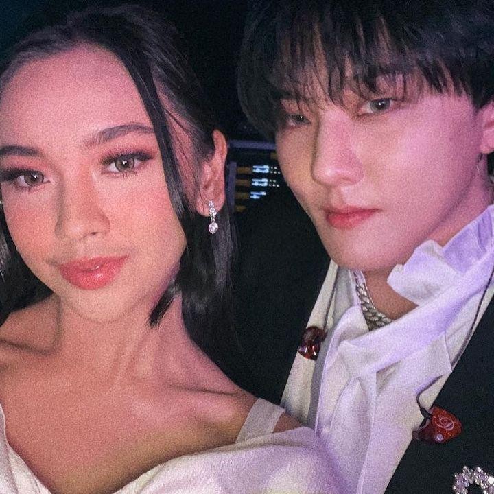 <p>DK mengaku <em>ngefans</em> dengan Lyodra sejak melihat penampilannya menyanyikan lagu <em>Sang Dewi</em> beberapa waktu lalu. Ia pun lantas jadi sering mendengarkan lagu ini dan cukup fasih bernyanyi dengan lirik Bahasa Indonesia. (Foto: Instagram @_dong_ii)</p>