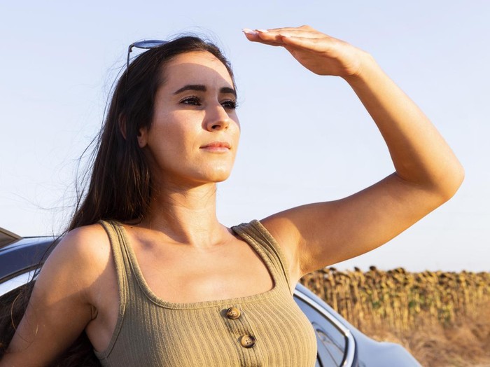 Melindungi kulit dari paparan sinar matahari langsung