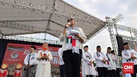 Menlu Retno Marsudi Ikut Aksi Bela Palestina di Monas, Bacakan Puisi