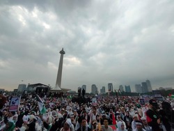 Potret Massa Aksi Bela Palestina di Monas yang Dihadiri Menlu-Puan