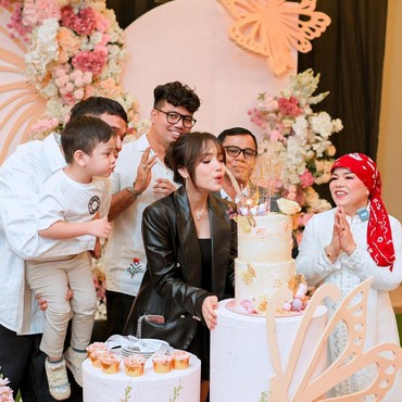 Hampir Batal karena Trauma, Ini 7 Potret Pesta Ulang Tahun Fuji ke-21