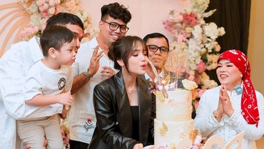 img-title Hampir Batal karena Trauma, Ini 7 Potret Pesta Ulang Tahun Fuji ke-21