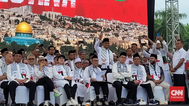 Bacapres Anies Baswedan meminta massa Aksi Bela Palestina memegang ponselnya di tangan kiri, nyalakan kamera, dan menyebarkan aksi itu di semua sosial media.