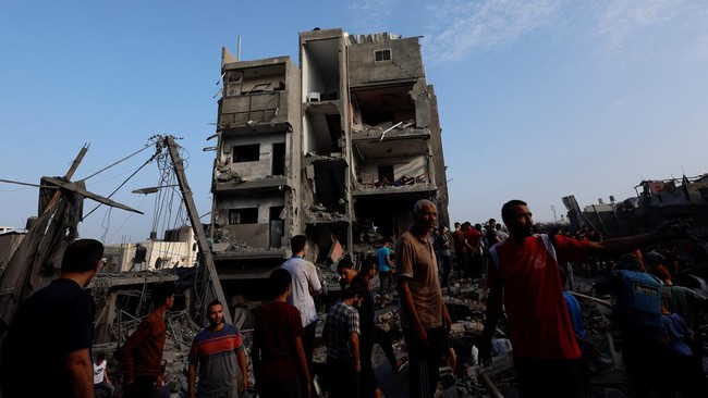 Serangan udara Israel menewaskan sedikitnya 23 warga Palestina di area dekat lokasi bantuan kemanusiaan Gaza, Sabtu (14/6).