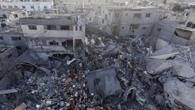 Israel Bom Kamp Pengungsi Al Mawasi Gaza di Jam Tidur, 40 Orang Tewas