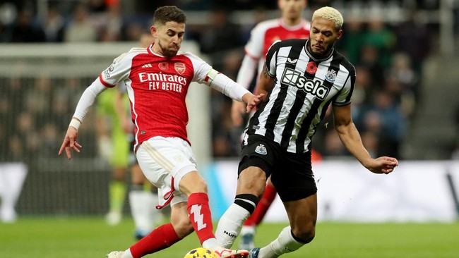 Legenda Manchester United Rio Ferdinand mengagumi umpan Jorginho dalam proses terciptanya gol kedua Arsenal ke gawang Newcastle.