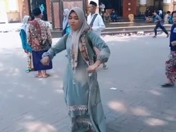 Viral TikToker Joget di Depan Mesjid Syaikhona Kholil Bangkalan
