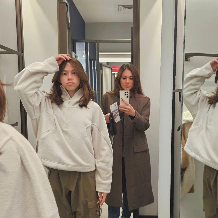 <p>Kabar tersebut juga dibagikan langsung oleh Wulan di media sosialnya. Dengan bangga, Wulan mengunggah beberapa potret sang putri dengan memberikan dukungan lewat <em>caption</em>-nya. (Foto: Instagram@wulanguritno)</p>
