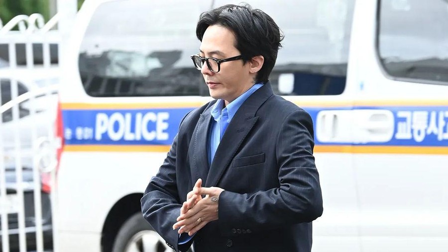 Bantah Pakai Narkoba, G-Dragon Hadir di Pemeriksaan Polisi