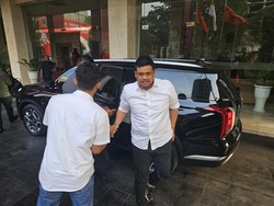 Momen Bobby ke Kantor DPP PDIP Seusai Nyatakan Dukung Prabowo-Gibran