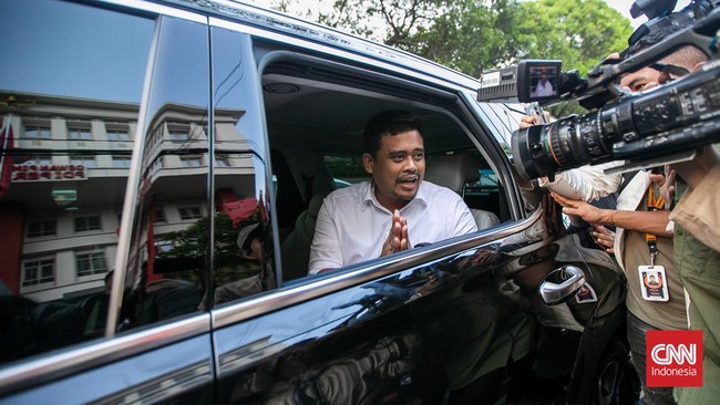 Politikus PDIP, Deddy Yevry Sitorus mengatakan Wali Kota Medan Bobby Nasution otomatis bukan kader PDIP setelah resmi mendukung Prabowo-Gibran.