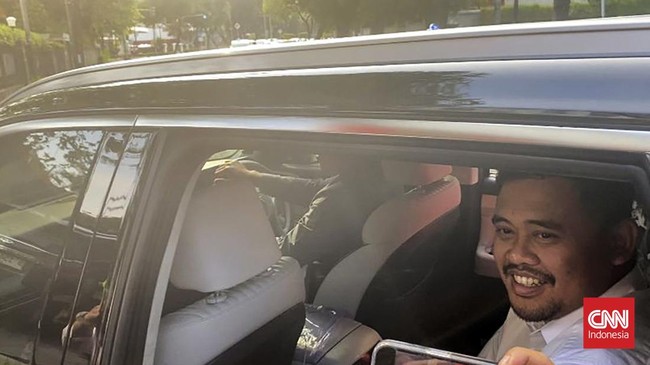PDIP mengungkap bahwa Bobby Nasution ingin mendukung pasangan Prabowo-Gibran sambil tetap jadi kader PDIP. Tapi keinginan Bobby itu ditolak PDIP