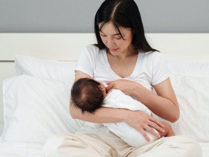 Menyusui Mampu Cegah Pikun di Masa Tua Bunda