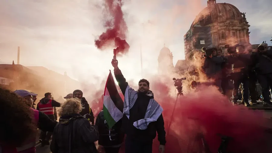 Jutaan Orang Demo di Amerika Serikat hingga Jerman, Tuntut Hentikan Konflik di Gaza Jutaan Orang Demo di Amerika Serikat hingga Jerman, Tuntut Hentikan Konflik di Gaza