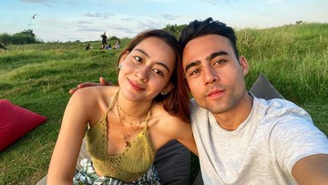 LAURA DAN INDRA BAGIKAN KABAR BAHAGIA LEWAT INSTAGRAM