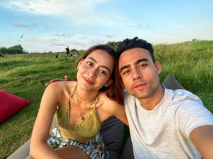 Selamat, Laura Theux dan Indra Brotolaras Nantikan Kelahiran Anak Pertama