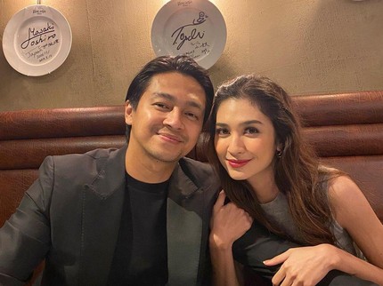 Disebut Nikah Beda Agama, Mikha Tambayong Unggah Foto Gemas Suami di Perayaan Natal