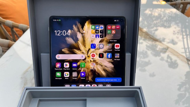 Oppo segera merilis Oppo Find N3, saingan Samsung Galaxy Fold 5. Simak keunggulan Oppo Find N3 Fold yang segera rilis pekan depan.