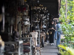 Pasar Antik Jl Surabaya Sekarat, Tak Juga Pulih meski Pandemi Berlalu