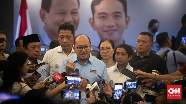 Tak ada nama Gubernur Jatim Khofifah Indar Parawansa dalam Tim Kampanye Nasional (TKN) Prabowo-Gibran di Pilpres 2024.