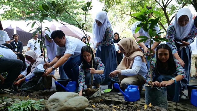 Pertamina melalui program TJSL Sekolah Energi Berdikari mengajak generasi muda untuk dapat memitigasi perubahan iklim sejak dini.