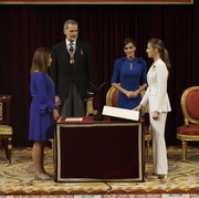 Putri Leonor Ucap Sumpah Setia Kerajaan, Ikuti Jejak Kate Middleton Pakai Setelan Serba Putih