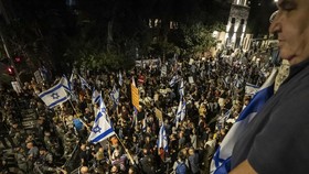Warga Israel Serbu Rumah Netanyahu Lagi, Siram Jalan Pakai Cat Merah