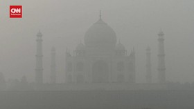 VIDEO: Kabut Asap Beracun Selimuti India, Taj Mahal Tampak Samar