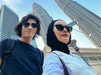 5 Potret Dhatu Rembulan dan Tria The Changcuters Kompak & Mesra 11 Tahun Bersama
