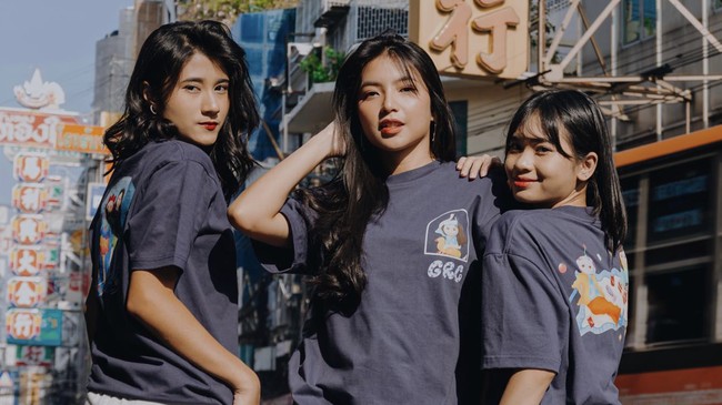 Sebelumnya Erigo juga berkolaborasi dengan Shopee dan mengharumkan nama bangsa dalam ajang peragaan busana terbesar New York Fashion Week pada 2021 silam.