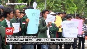 VIDEO: Mahasiswa Demo Tuntut Ketua MK Mundur
