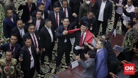 FOTO: MKMK Vonis Anwar Usman Langgar Etik Berat, Dicopot dari Ketua MK