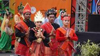 38 Pakaian Adat Dari Semua Provinsi Di Indonesia, Lengkap Dari Aceh ...