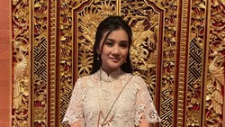 Mualaf 2 Minggu Sebelum Nikah, Ini 7 Potret Istri Blasteran Menko Yusril Mahendra