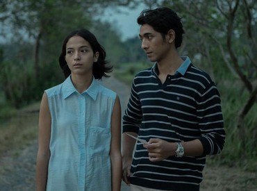 7 Potret Serasi Arya Saloka & Putri Marino di 'Gadis Kretek' Bikin Baper