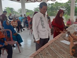 Terima Manfaat DBH CHT, Ratusan Warga Menganti Siap Berantas Rokok Ilegal