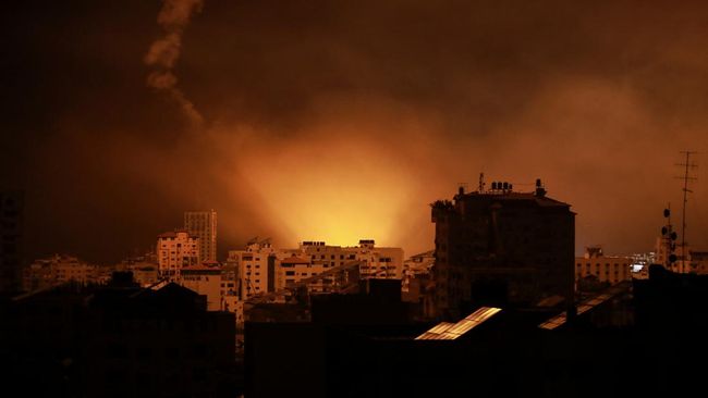 Israeli Air Strikes on Hamas Leader’s House and Hospital Raid in Gaza Strip: Latest Updates