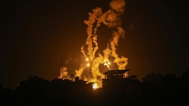 Suriah melaporkan pasukan pertahanan udaranya telah mencegat sejumlah rudal Israel yang mengarah ke Ibu Kota Damaskus pada Jumat (17/11) dini hari.