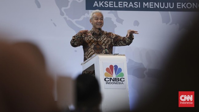 Calon presiden Ganjar Pranowo mengatakan selama 10 tahun ini maritim Indonesia tak ada yang berubah karena tak ada niat memperbaikinya. 