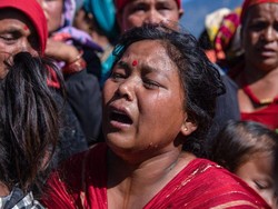 Pilu Gempa Nepal, Mencari Jasad di Reruntuhan dengan Mangkuk-Piring