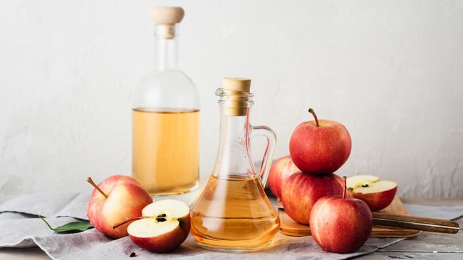 Cuka apel disebut-sebut sebagai 'sahabat' orang-orang yang sedang diet. Namun, apakah benar cuka apel bisa meluruhkan lemak perut dengan optimal?