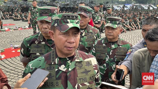 KSAD Jenderal Agus Subiyanto memimpin langsung acara laporan kenaikan pangkat 11 perwira TNI AD di Mabes TNI AD, Jakarta, Rabu (15/11).